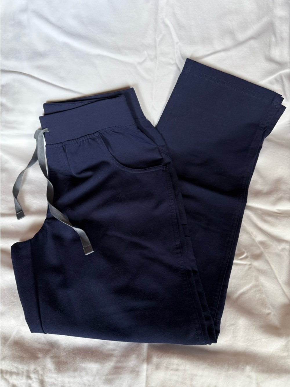 Figs Women’s Navy Cargo Scrub Pants - Picture 2 of 5